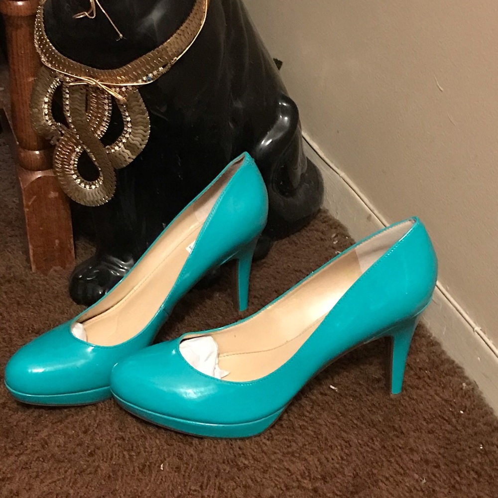 MARC FISHER Medium Green LL heels